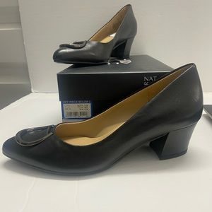 Naturalize Black Caprice leather pump with 2” heel size 6. NEW